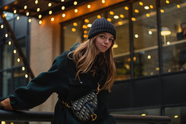 black shoulder bags